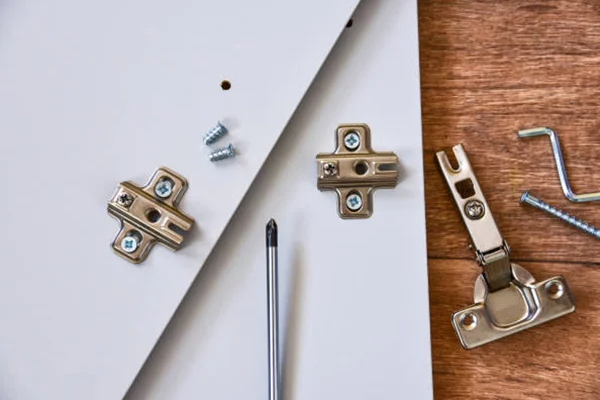 identify cabinet hinges