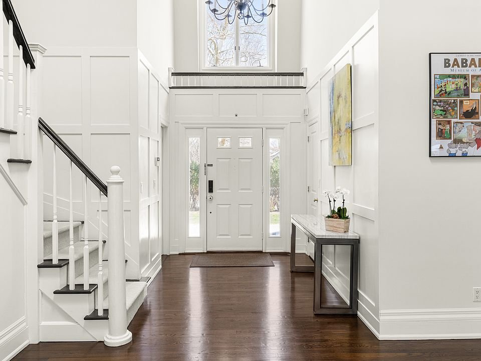 Modern style moulding