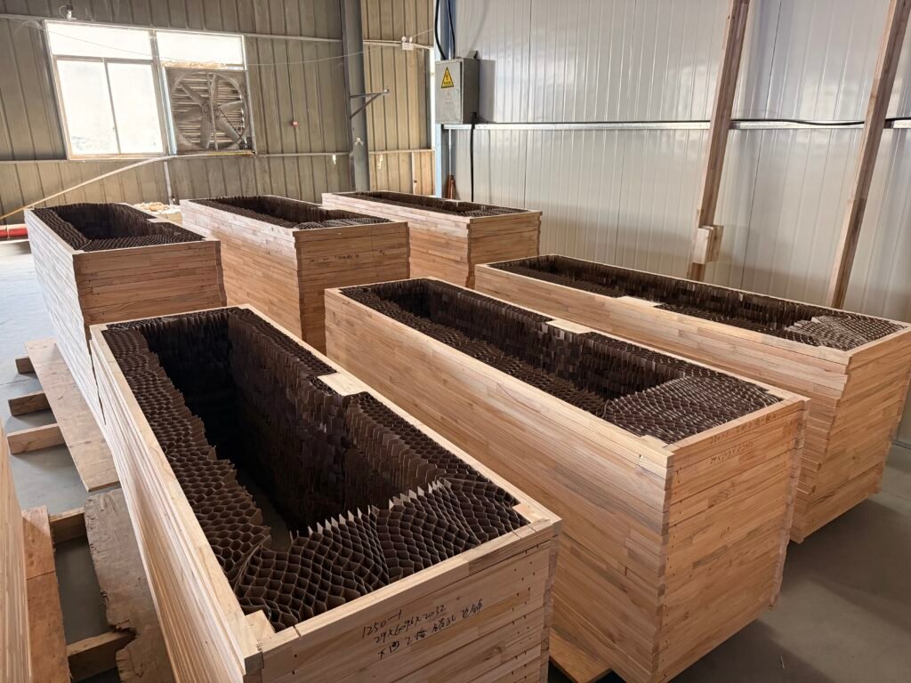 Hollow Core Molded Doors with Internal Structure in the Factory