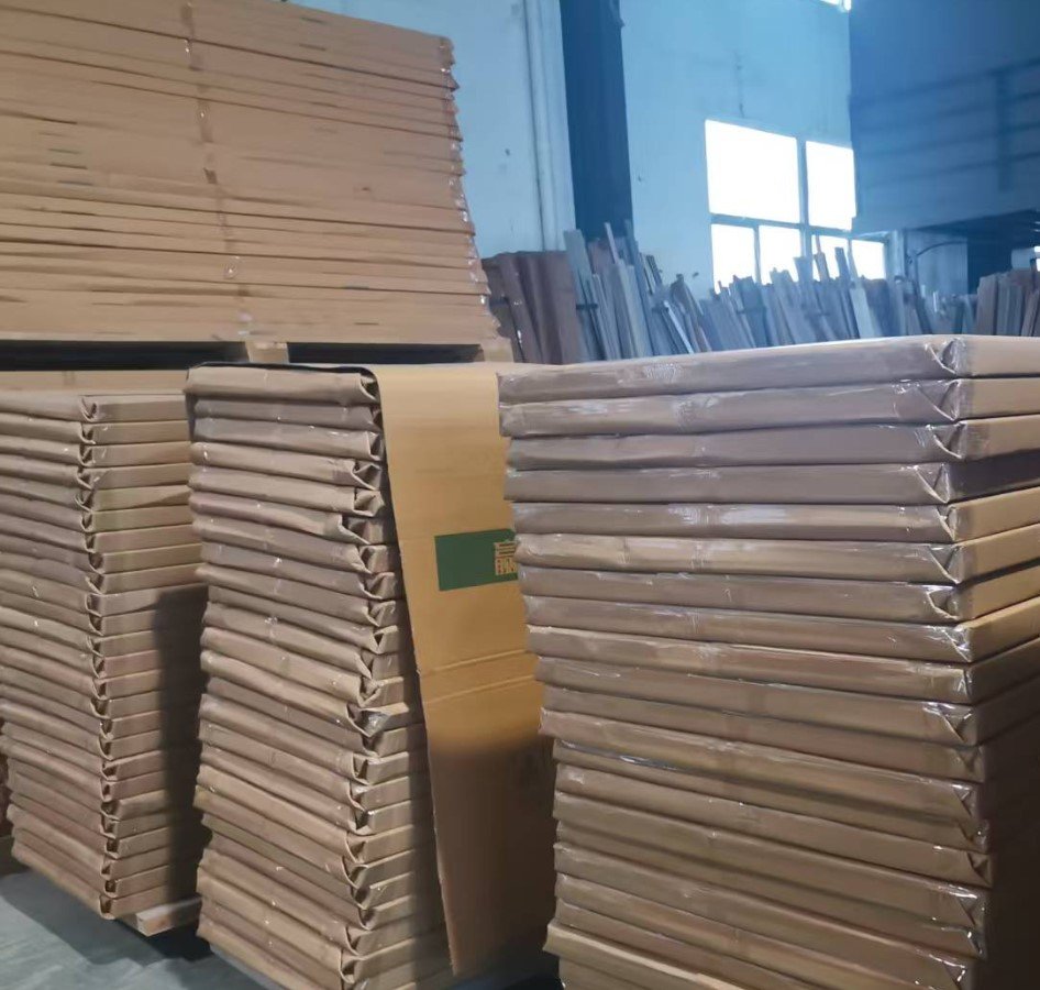 Door packaged in cardboard