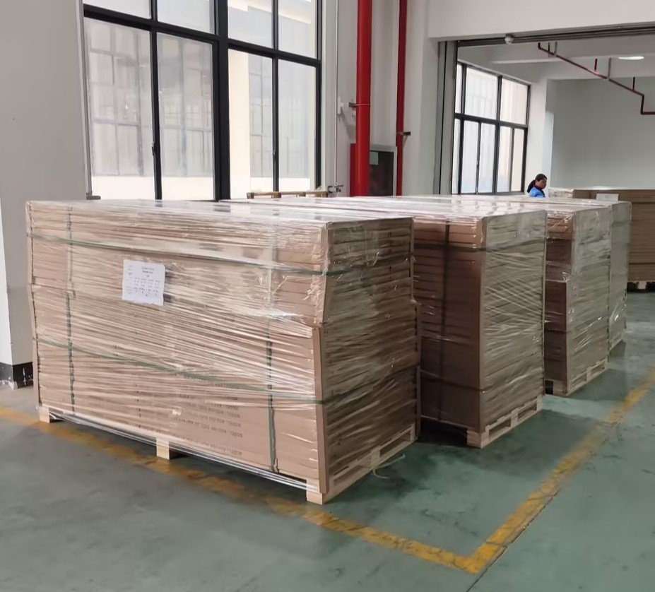 Door packaged in cardboard