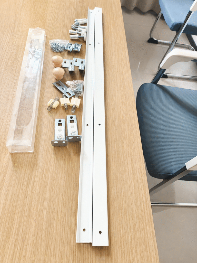 Bifold door hardware kit